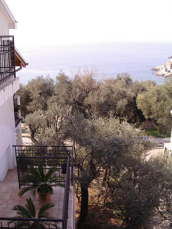 Guest House Zivkovic Sveti Stefan Eksteriør billede